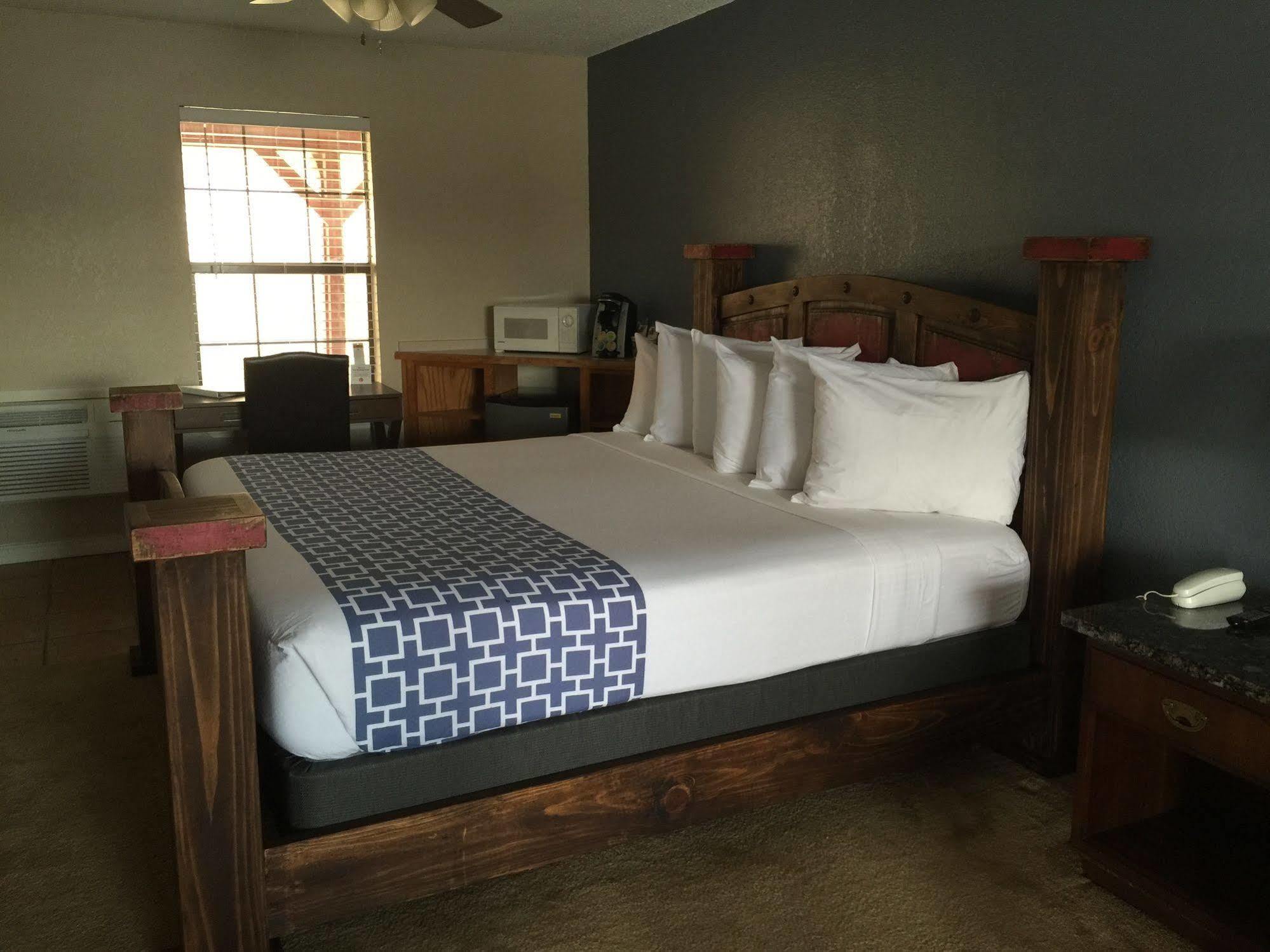 Four Horseman Travel Lodge Pilot Point Esterno foto