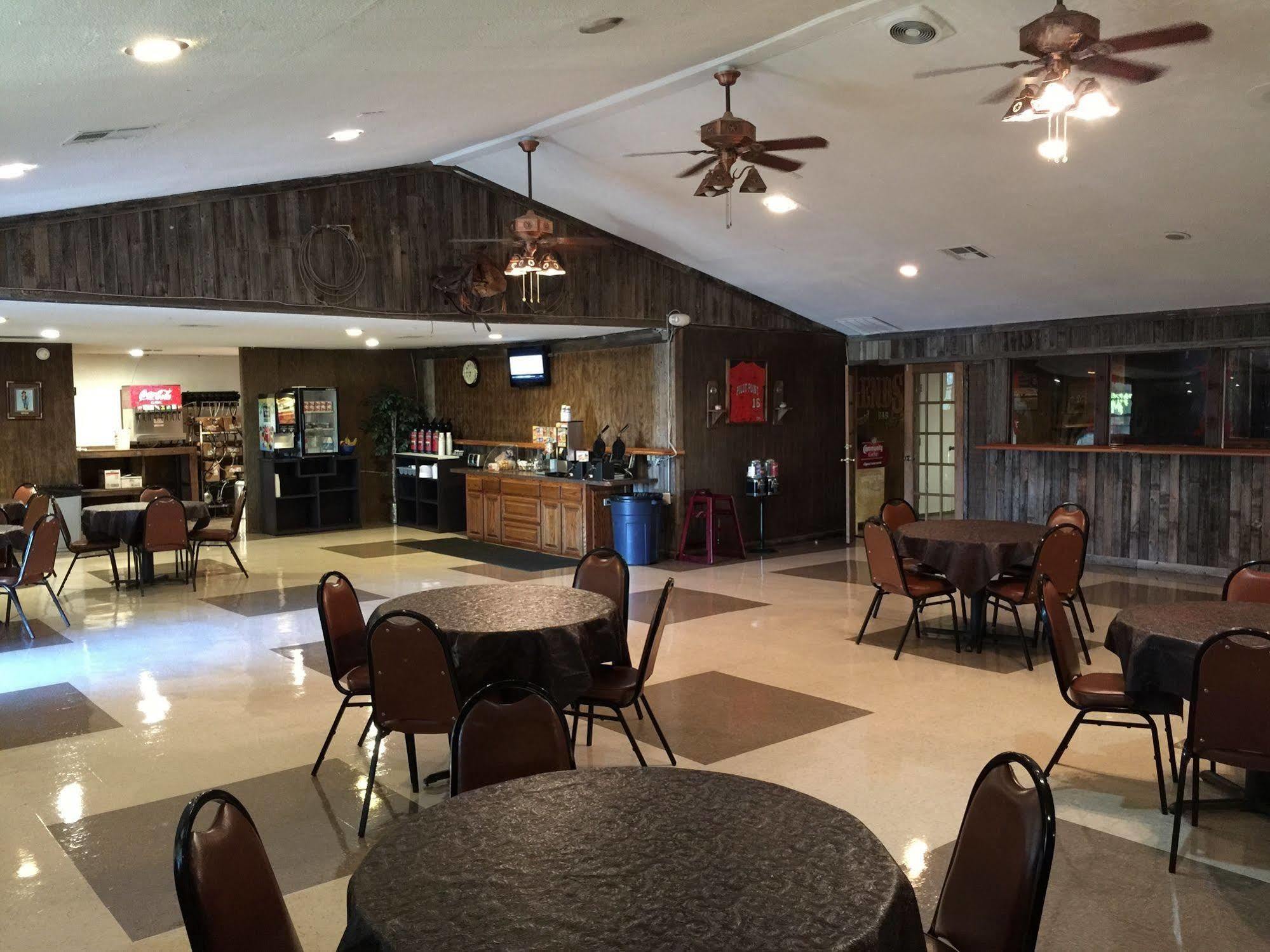 Four Horseman Travel Lodge Pilot Point Esterno foto