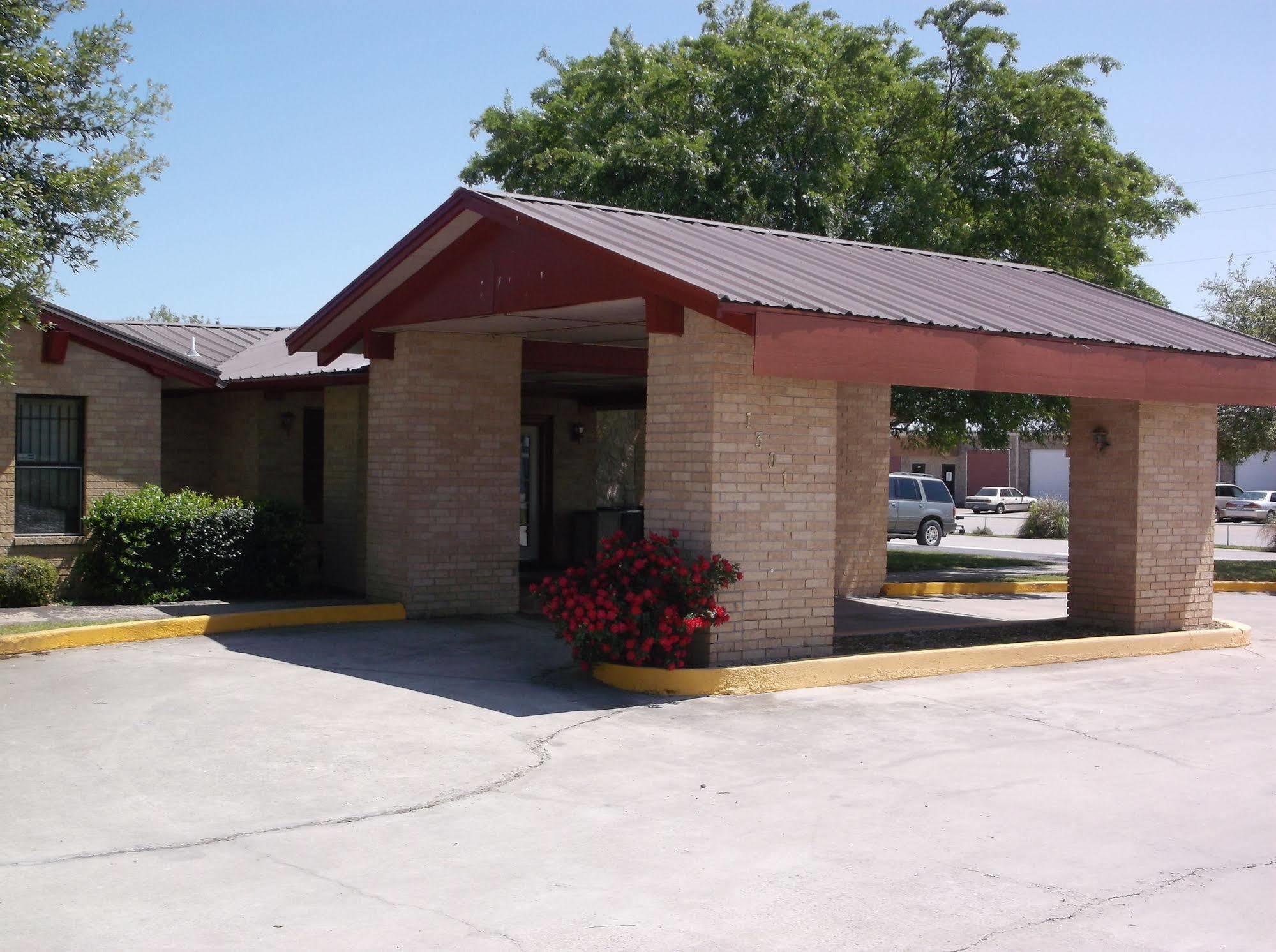 Four Horseman Travel Lodge Pilot Point Esterno foto